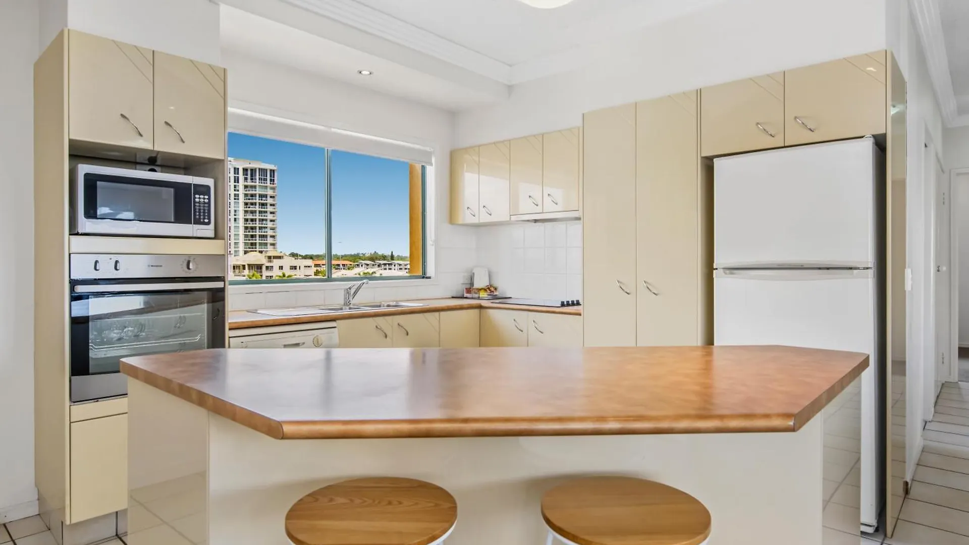 Sunshine Towers Boutique Apartments 玛志洛 3*,
